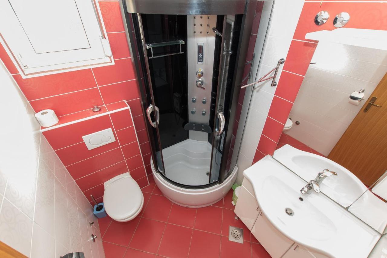 Studio Apartments Zloic In Krvavica Esterno foto