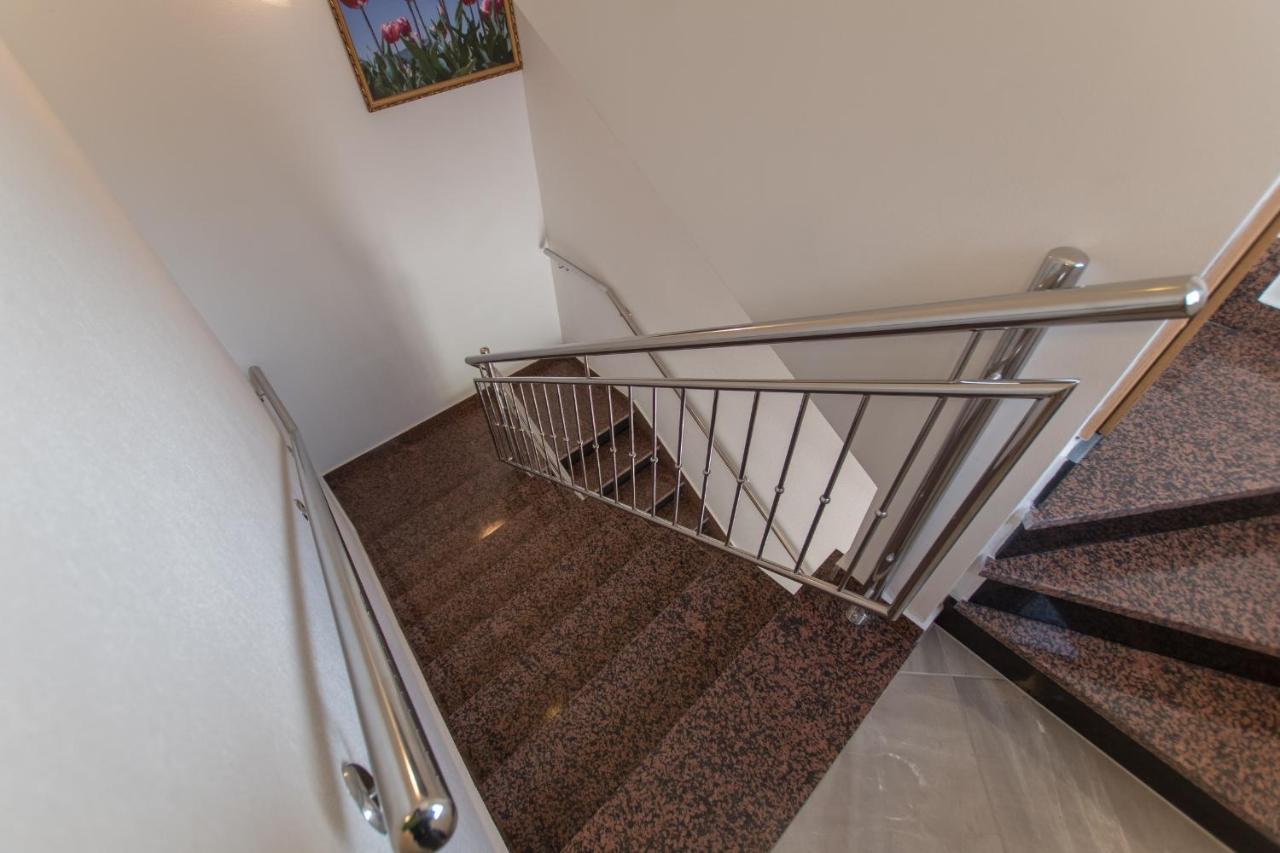 Studio Apartments Zloic In Krvavica Esterno foto