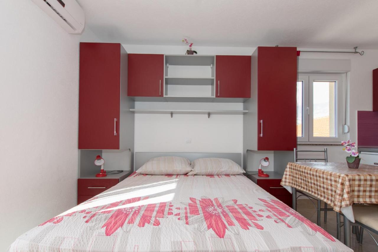 Studio Apartments Zloic In Krvavica Esterno foto