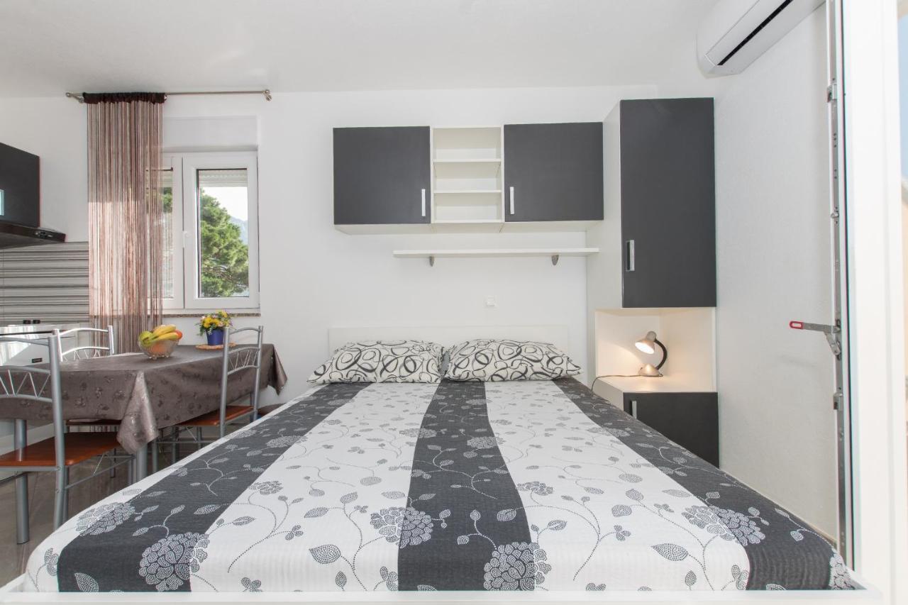 Studio Apartments Zloic In Krvavica Esterno foto