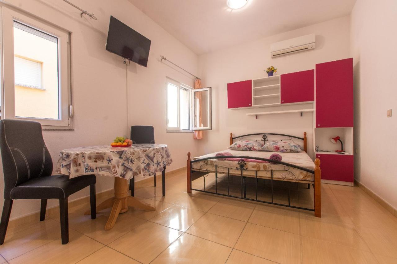 Studio Apartments Zloic In Krvavica Esterno foto