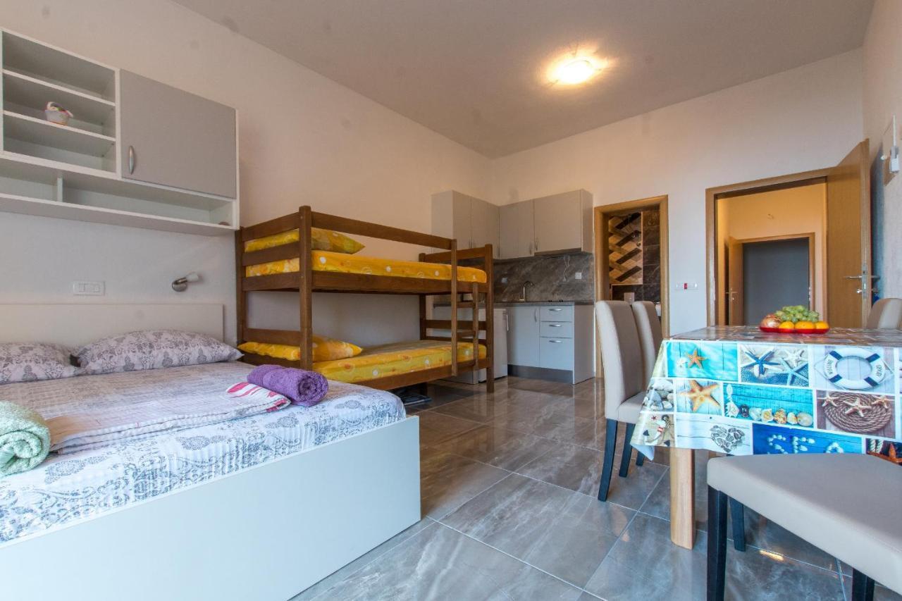 Studio Apartments Zloic In Krvavica Esterno foto