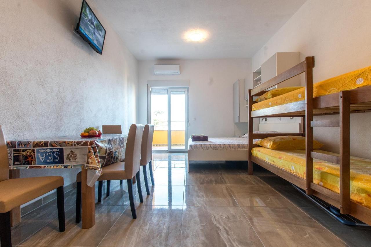 Studio Apartments Zloic In Krvavica Esterno foto