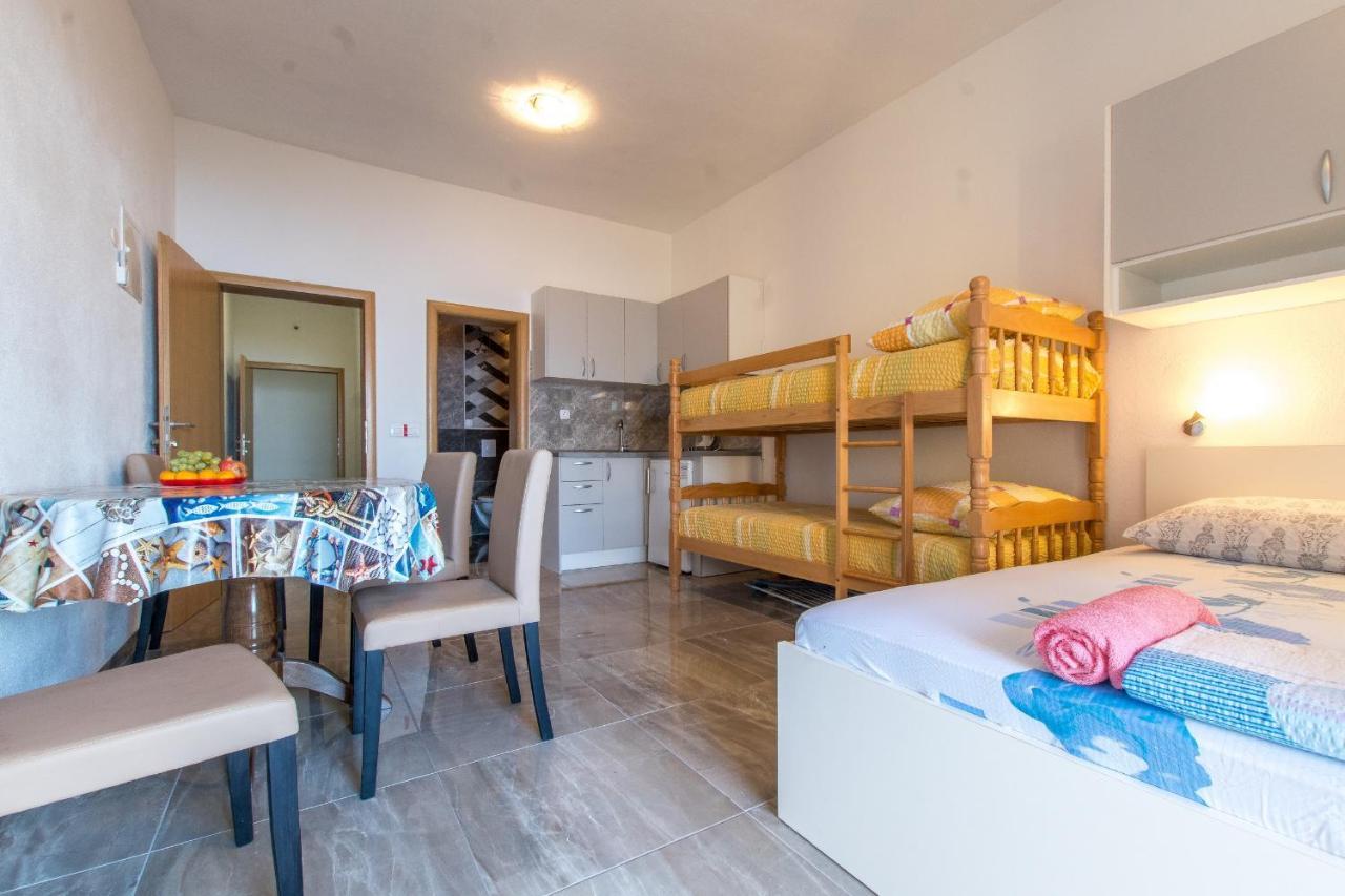 Studio Apartments Zloic In Krvavica Esterno foto
